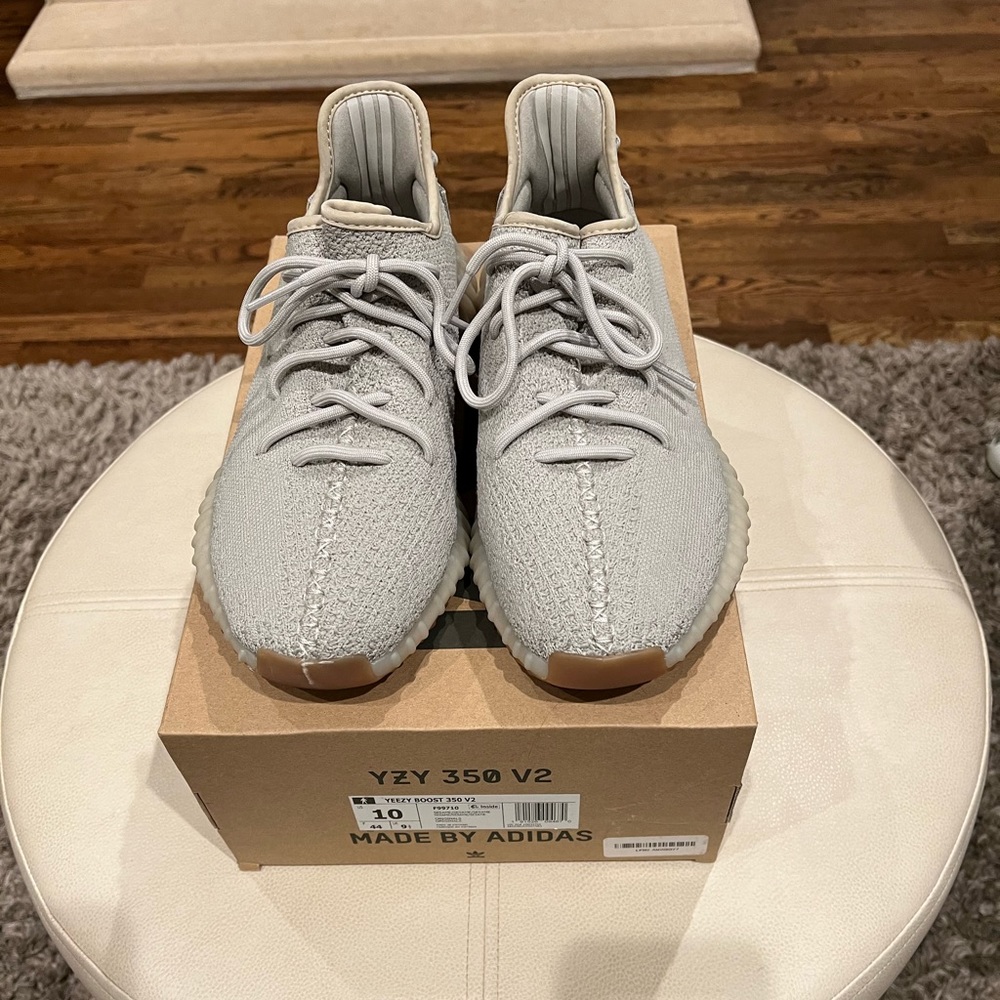 Like new authentic Yeezy Boost 350 V2 Sesame size 10